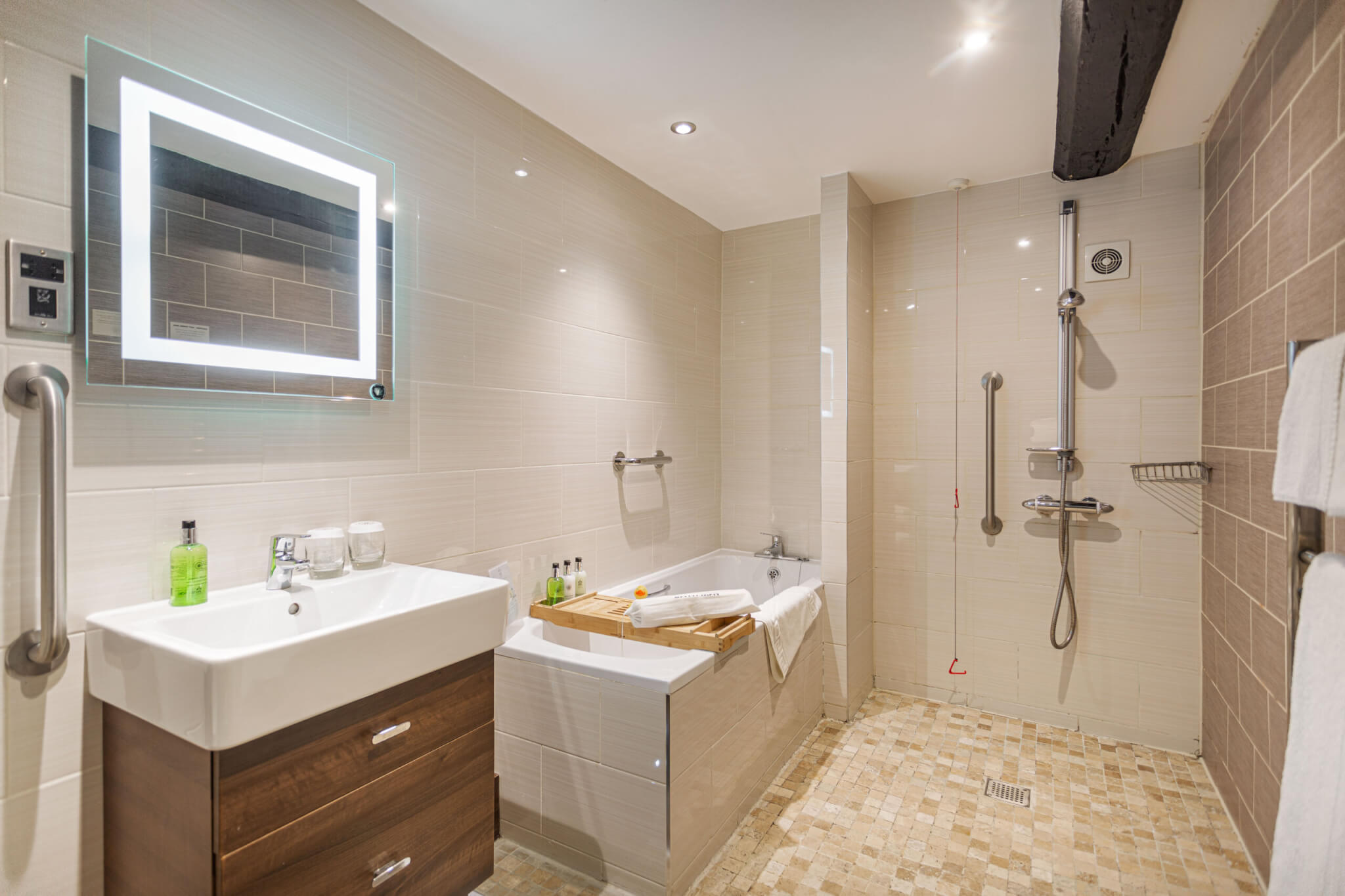 White Hart Royal Hotel Classic Accessible Double Room Bathroom scaled